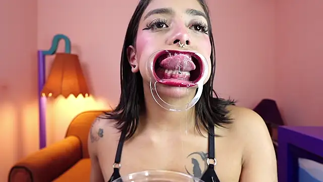 miss collins online show from 10/24/25, 06:04