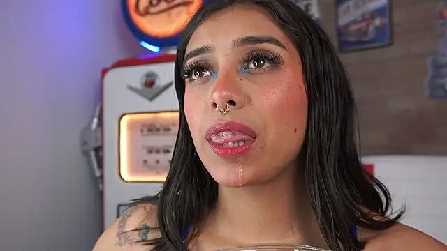 miss collins online show from 04/11/26, 07:18