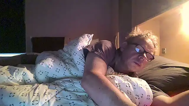 Snapshot of kinkyslet8 chatting on 10/19/25, 07:09 kinkyslet8 online show from 10/19/25, 07:09