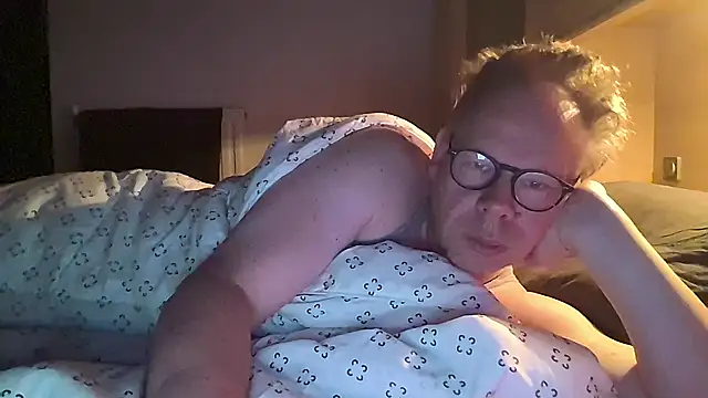 Snapshot of kinkyslet8 chatting on 12/01/25, 06:29 kinkyslet8 online show from 12/01/25, 06:29