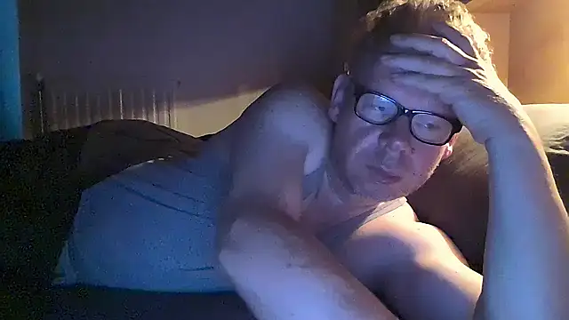Snapshot of kinkyslet8 chatting on 06/14/26, 05:20 kinkyslet8 online show from 06/14/26, 05:20