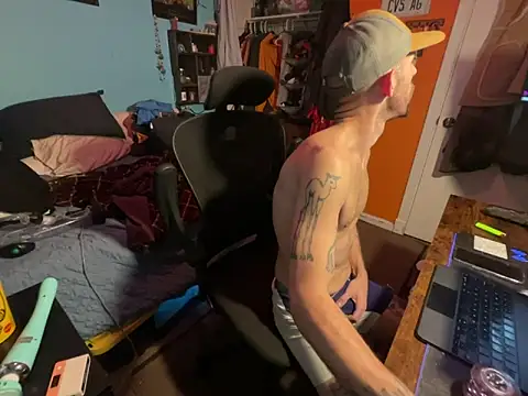 Snapshot of RuffClvb chatting on 12/04/24, 02:59 RuffClvb online show from 12/04/24, 02:59