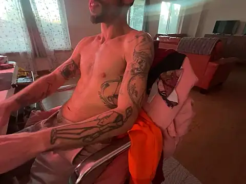 Snapshot of RuffClvb chatting on 12/28/24, 11:37 RuffClvb online show from 12/28/24, 11:37