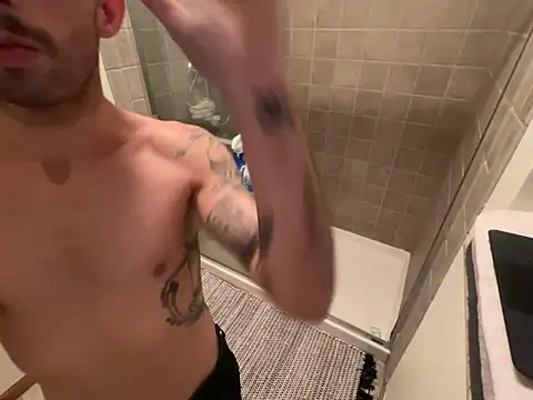 Snapshot of RuffClvb chatting on 02/13/25, 04:43 RuffClvb online show from 02/13/25, 04:43