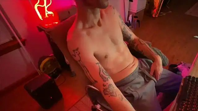 Snapshot of RuffClvb chatting on 10/17/25, 08:06 RuffClvb online show from 10/17/25, 08:06