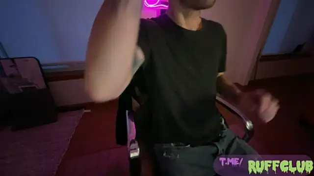 Snapshot of RuffClvb chatting on 11/26/25, 12:00 RuffClvb online show from 11/26/25, 12:00