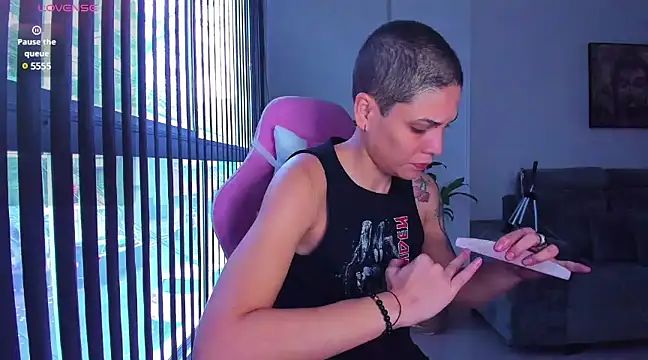 Charlee pink online show from 01/04/25, 08:48