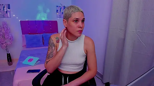 Charlee pink online show from 09/22/25, 12:45