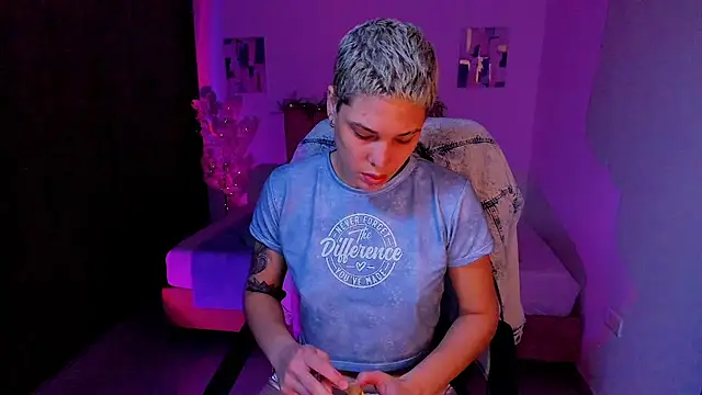 Charlee pink online show from 10/10/25, 02:05