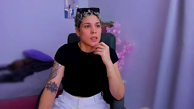 Charlee pink online show from 11/18/25, 08:57