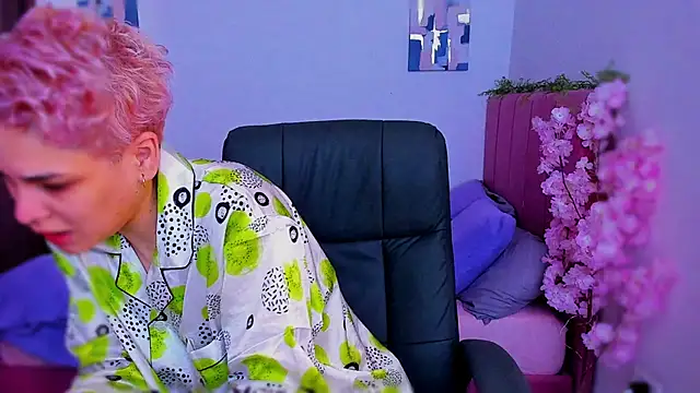 Charlee pink online show from 12/16/25, 04:56