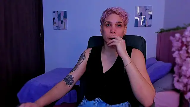 Charlee pink online show from 12/17/25, 05:02