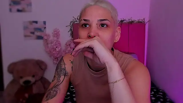 Charlee pink online show from 02/18/26, 09:00