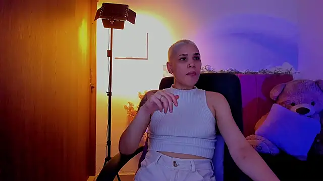 Charlee pink online show from 04/15/26, 10:32