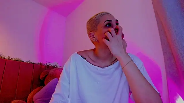 Snapshot of Charlee_pink chatting on 04/20/26, 04:37 Charlee pink online show from 04/20/26, 04:37