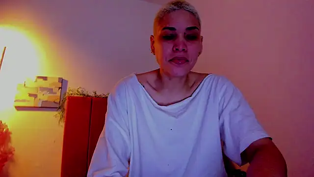 Snapshot of Charlee_pink chatting on 04/20/26, 04:43 Charlee pink online show from 04/20/26, 04:43