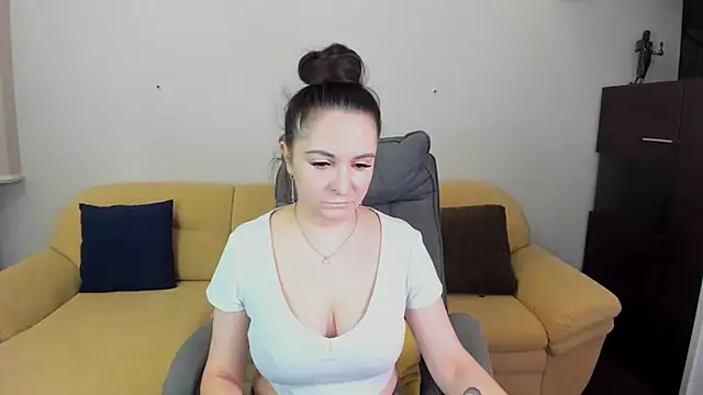 AngellLika online show from 12/05/25, 01:42