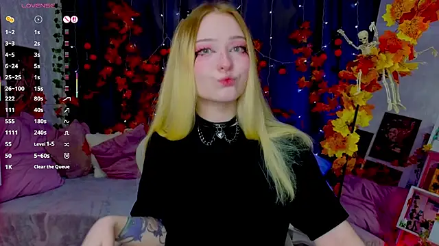 ElswythCovil online show from 10/21/25, 04:02