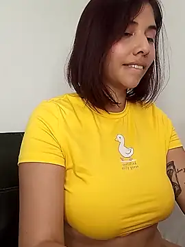 Snapshot of LucyMartelli chatting on 02/05/25, 03:20 LucyMartelli online show from 02/05/25, 03:20