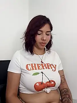 Snapshot of LucyMartelli chatting on 02/06/25, 03:31 LucyMartelli online show from 02/06/25, 03:31