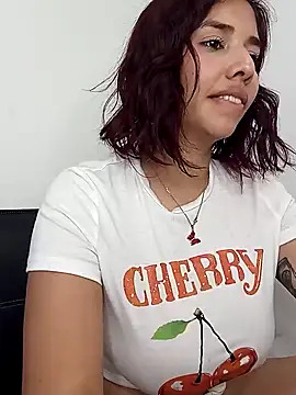 Snapshot of LucyMartelli chatting on 02/06/25, 07:51 LucyMartelli online show from 02/06/25, 07:51