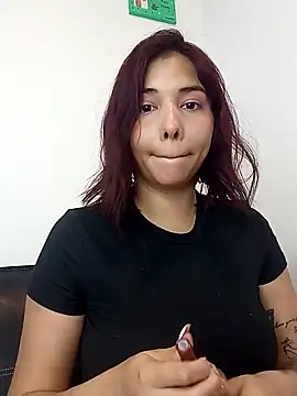 Snapshot of LucyMartelli chatting on 02/08/25, 12:17 LucyMartelli online show from 02/08/25, 12:17