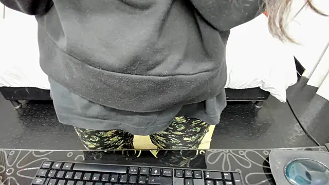 Snapshot of Abrillee1 chatting on 12/23/24, 07:30 Abrillee1 online show from 12/23/24, 07:30