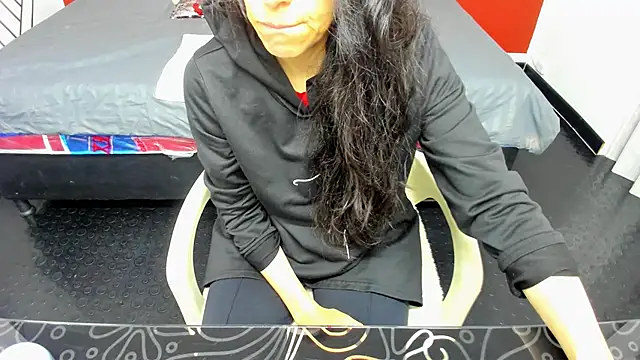 Snapshot of Abrillee1 chatting on 02/13/25, 07:42 Abrillee1 online show from 02/13/25, 07:42