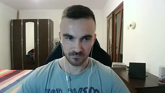 Snapshot of mu5clemania2 chatting on 10/23/25, 05:55 mu5clemania2 online show from 10/23/25, 05:55