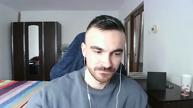 Snapshot of mu5clemania2 chatting on 10/27/25, 05:55 mu5clemania2 online show from 10/27/25, 05:55