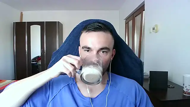 Snapshot of mu5clemania2 chatting on 10/29/25, 06:59 mu5clemania2 online show from 10/29/25, 06:59