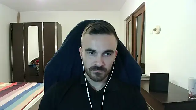 Snapshot of mu5clemania2 chatting on 10/31/25, 04:41 mu5clemania2 online show from 10/31/25, 04:41