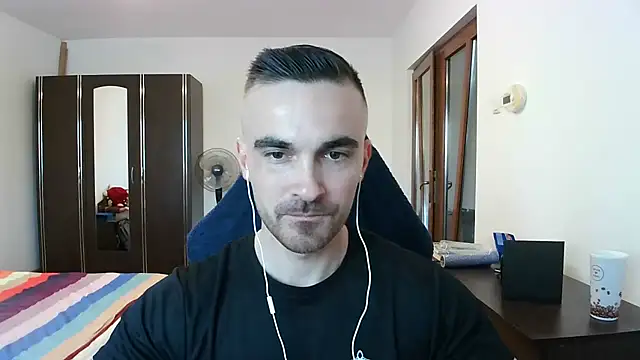 Snapshot of mu5clemania2 chatting on 11/06/25, 01:56 mu5clemania2 online show from 11/06/25, 01:56