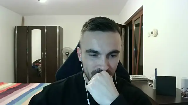 Snapshot of mu5clemania2 chatting on 11/14/25, 04:28 mu5clemania2 online show from 11/14/25, 04:28