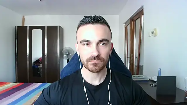 Snapshot of mu5clemania2 chatting on 11/15/25, 11:40 mu5clemania2 online show from 11/15/25, 11:40