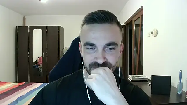 Snapshot of mu5clemania2 chatting on 11/18/25, 05:17 mu5clemania2 online show from 11/18/25, 05:17