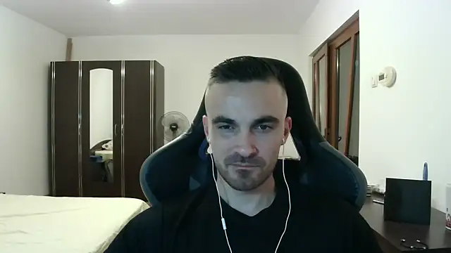 Snapshot of mu5clemania2 chatting on 11/24/25, 05:56 mu5clemania2 online show from 11/24/25, 05:56