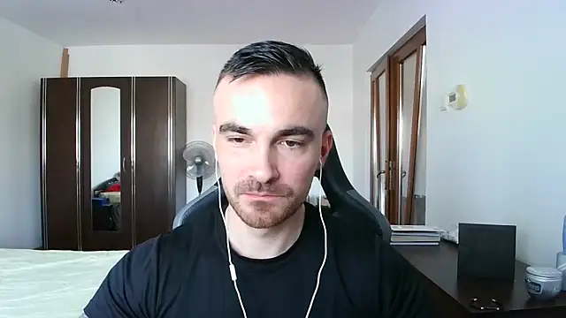 Snapshot of mu5clemania2 chatting on 11/26/25, 08:59 mu5clemania2 online show from 11/26/25, 08:59