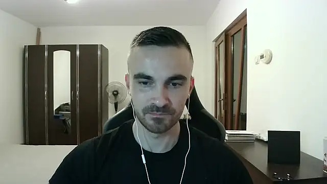 Snapshot of mu5clemania2 chatting on 11/27/25, 04:42 mu5clemania2 online show from 11/27/25, 04:42