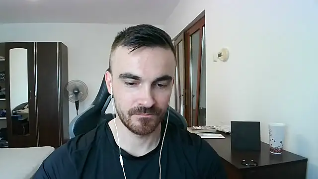 Snapshot of mu5clemania2 chatting on 12/04/25, 11:19 mu5clemania2 online show from 12/04/25, 11:19