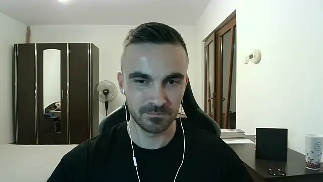 Snapshot of mu5clemania2 chatting on 12/13/25, 07:53 mu5clemania2 online show from 12/13/25, 07:53