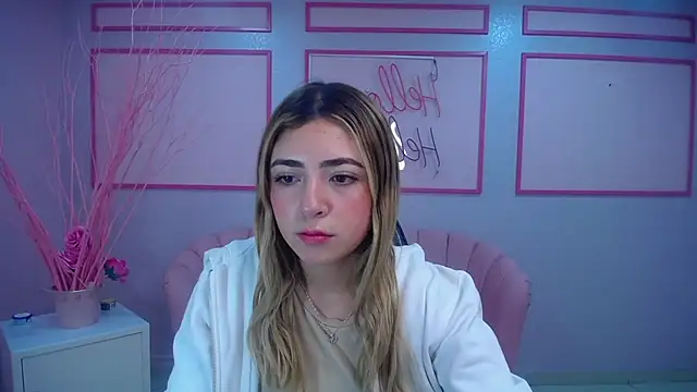 Snapshot of channel_blonde_a chatting on 12/04/24, 04:38 channel blonde a online show from 12/04/24, 04:38