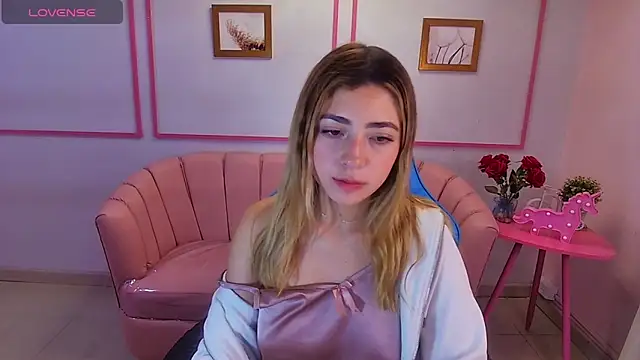 Snapshot of channel_blonde_a chatting on 12/05/24, 05:04 channel blonde a online show from 12/05/24, 05:04