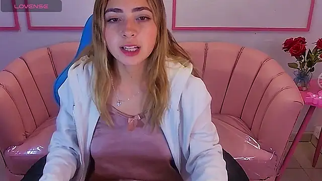 Snapshot of channel_blonde_a chatting on 12/05/24, 08:11 channel blonde a online show from 12/05/24, 08:11