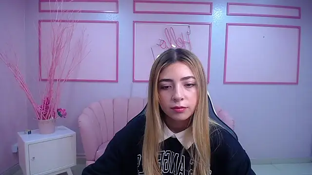 Snapshot of channel_blonde_a chatting on 12/13/24, 04:38 channel blonde a online show from 12/13/24, 04:38