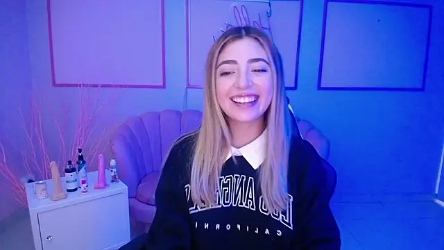 Snapshot of channel_blonde_a chatting on 12/13/24, 07:43 channel blonde a online show from 12/13/24, 07:43