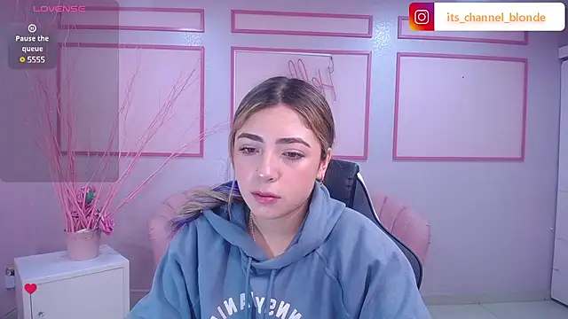 Snapshot of channel_blonde_a chatting on 12/20/24, 04:57 channel blonde a online show from 12/20/24, 04:57