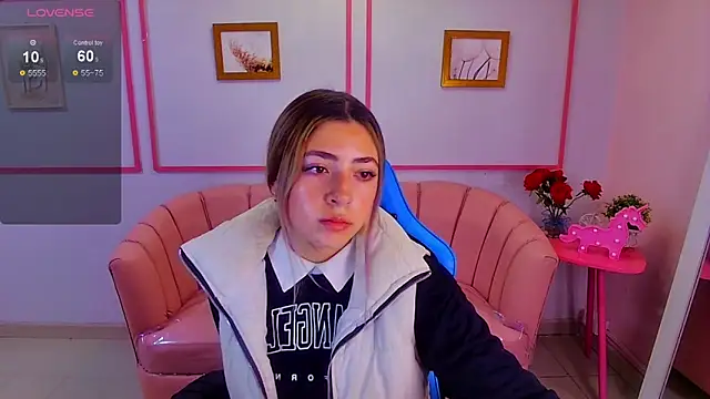 Snapshot of channel_blonde_a chatting on 01/07/25, 04:37 channel blonde a online show from 01/07/25, 04:37