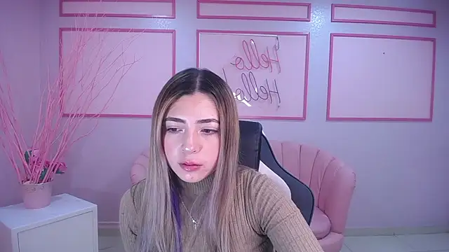 Snapshot of channel_blonde_a chatting on 01/15/25, 04:43 channel blonde a online show from 01/15/25, 04:43