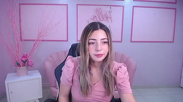 Snapshot of channel_blonde_a chatting on 01/22/25, 04:44 channel blonde a online show from 01/22/25, 04:44